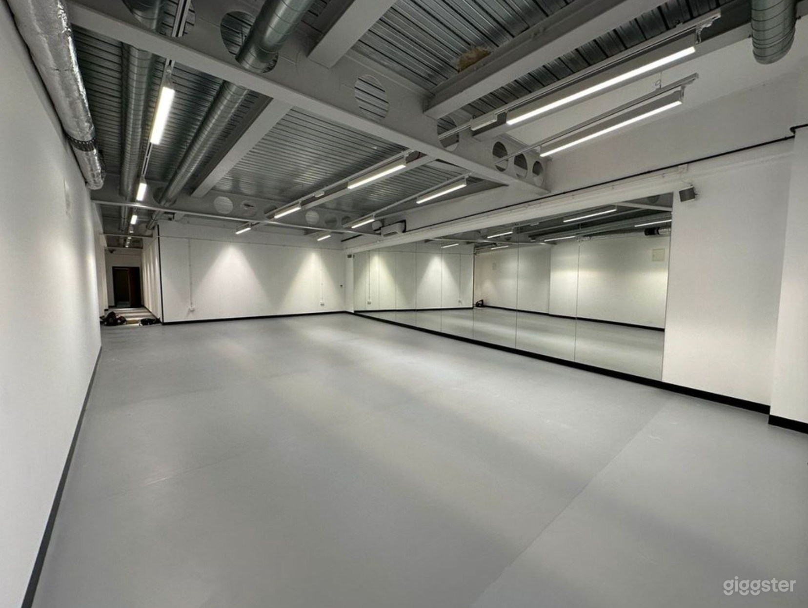 Multi-Use Studio Space - East London Photo 2