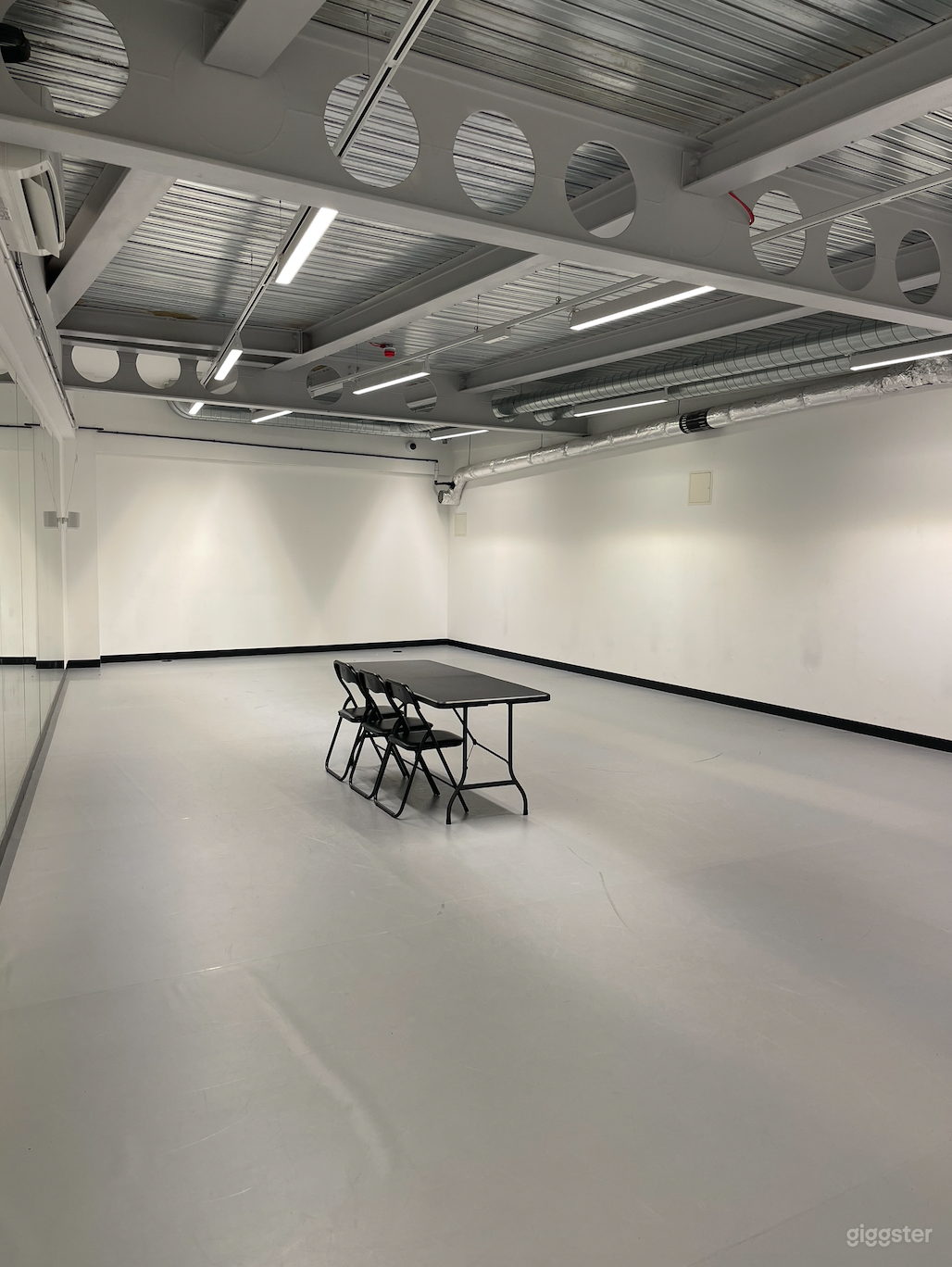 Multi-Use Studio Space - East London Photo 4