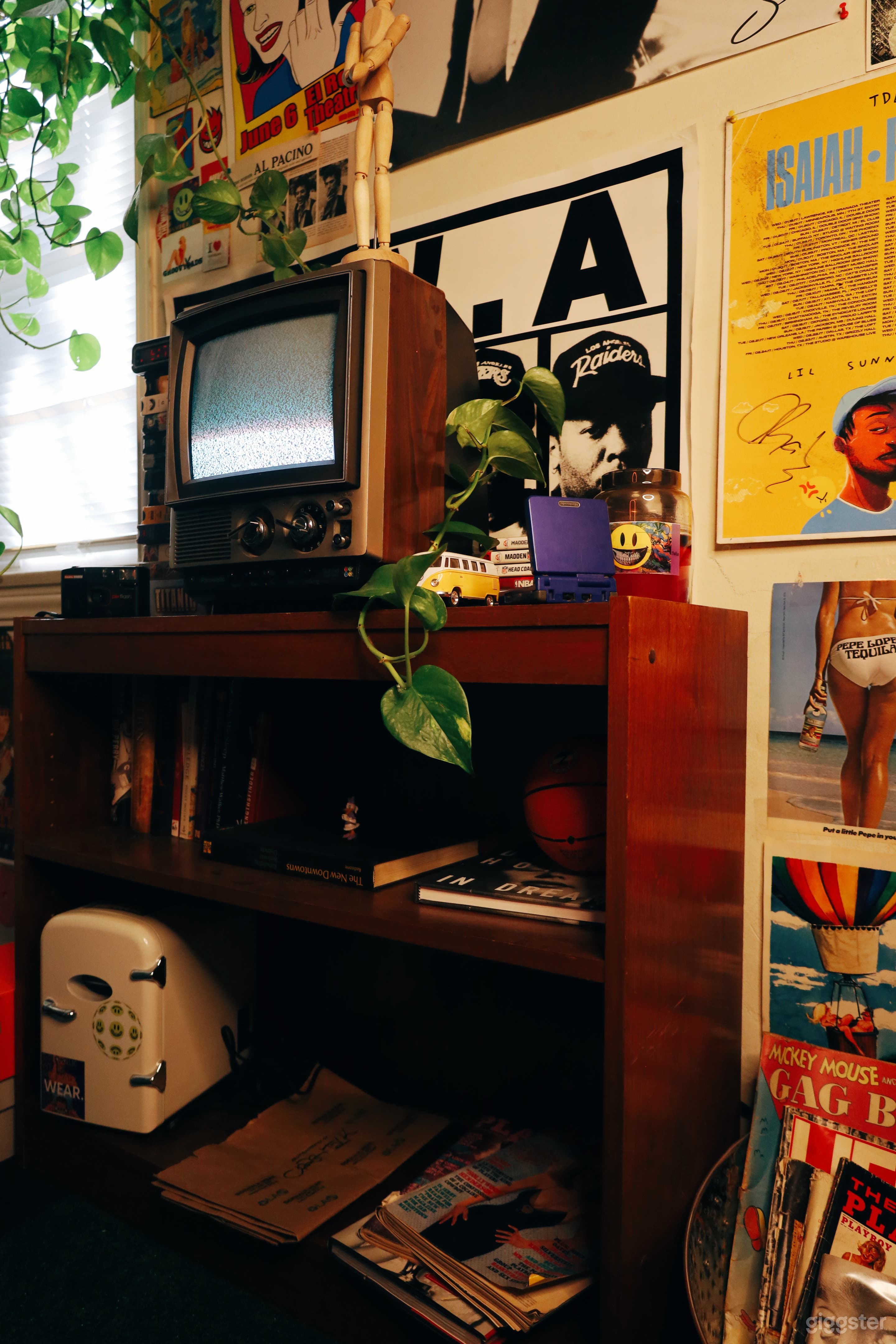 Unique 90s bedroom (Noho art district) Photo 4