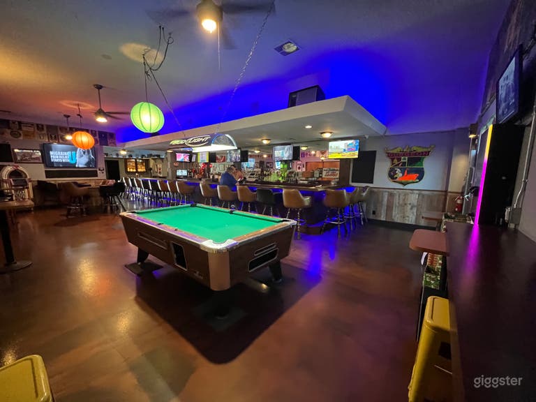  Grande sala con bar e cucina 