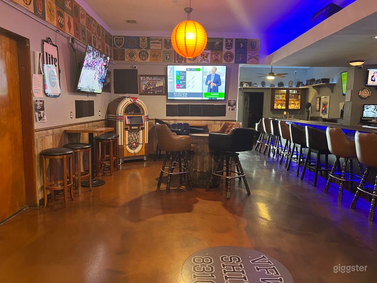  Grande sala con bar e cucina 