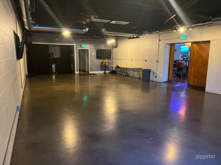  Grande sala con bar e cucina 