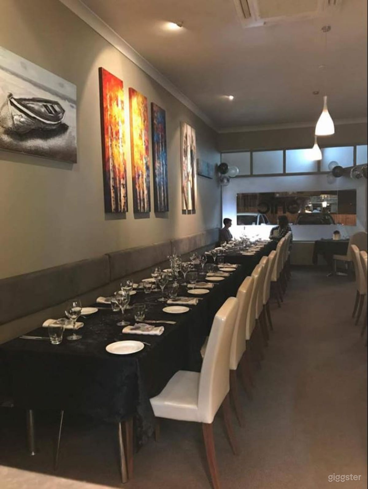 Small Intimate Restaurant Photo 3