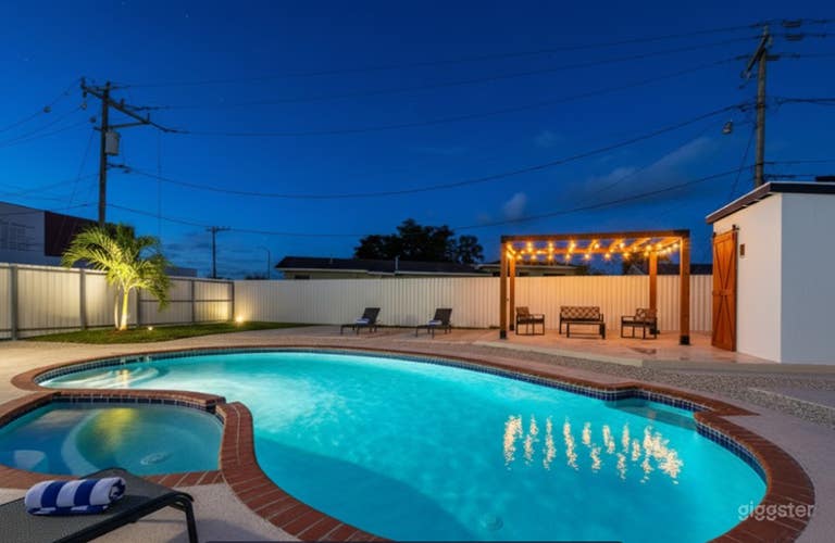  Private Pool Oasis with Sun Lounges & Pergola BBQ Patio 