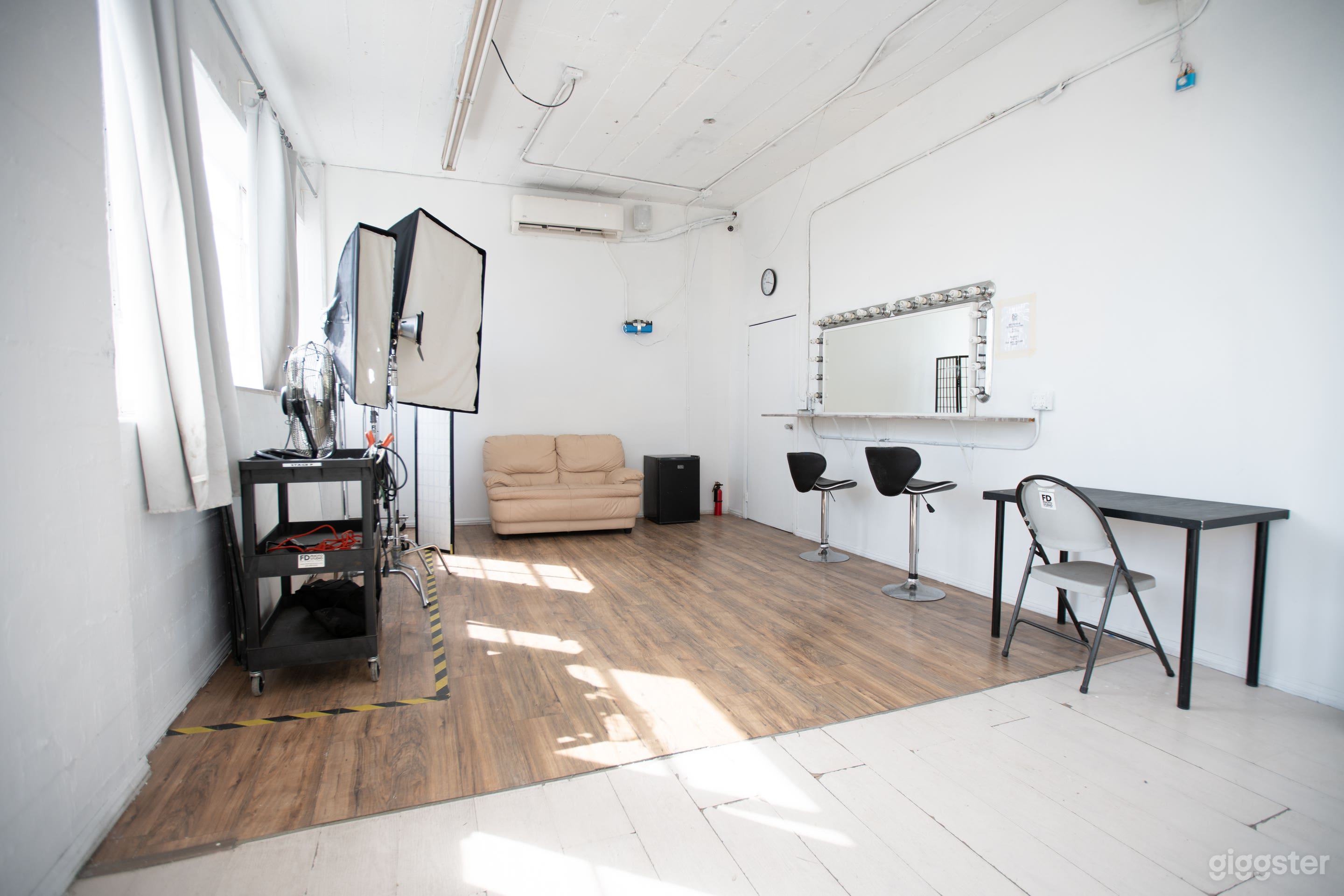Oak And White Laminate Floor Loft Photo 4