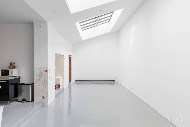  Photo Studio bathed in natural light in 18th arr. 