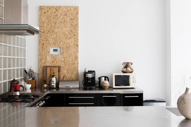  Photo Studio bathed in natural light in 18th arr. 