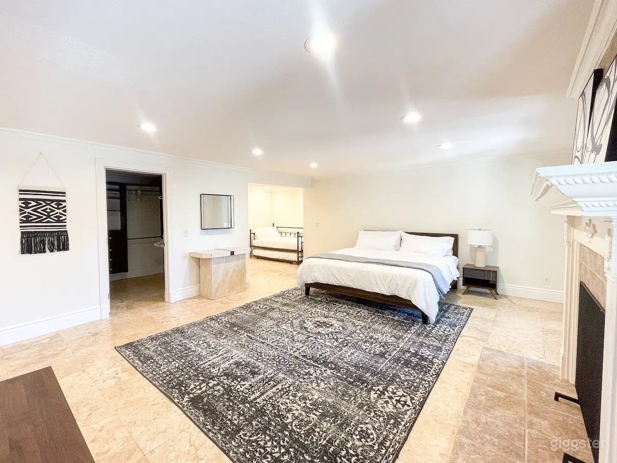 Paradise Lagoon Resort Pool + Tiki Lounge Photo 2