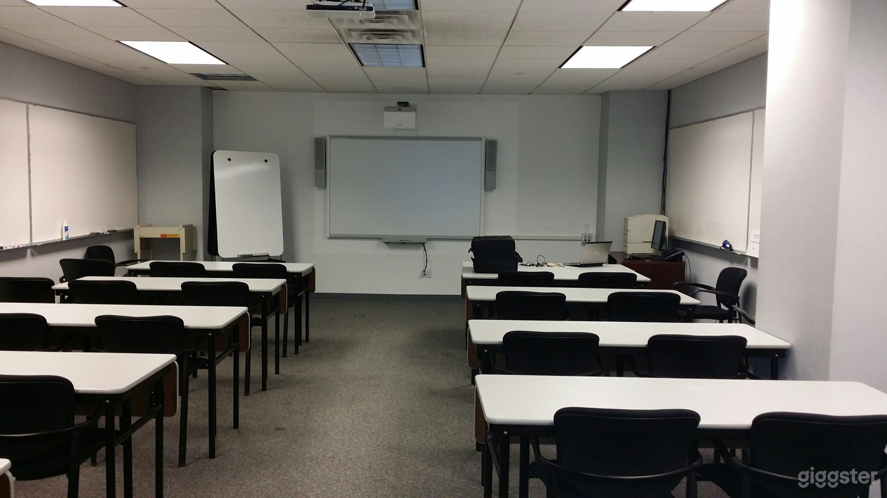 Private Adaptable Meeting Room Photo 2