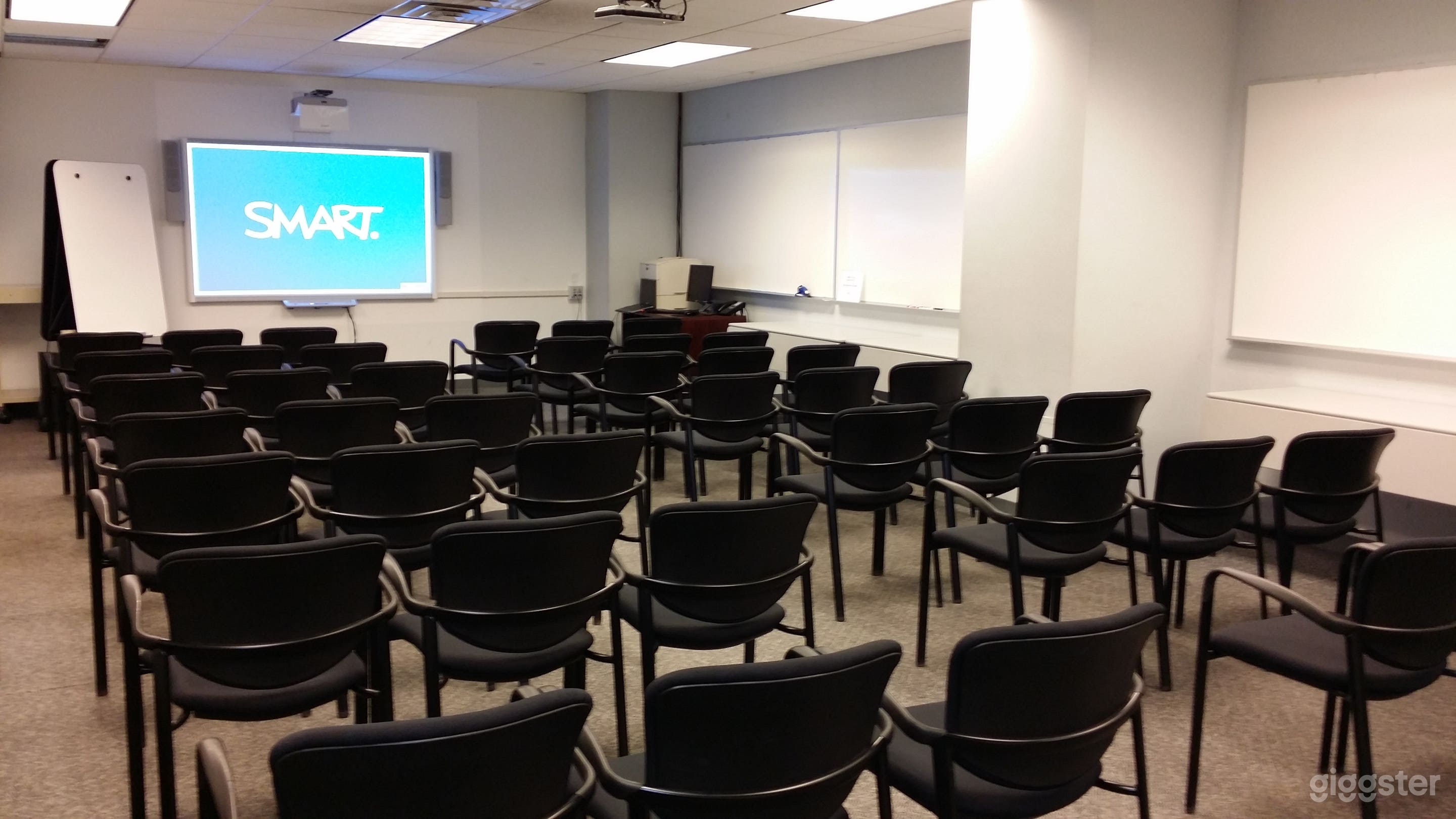 Private Adaptable Meeting Room Photo 4