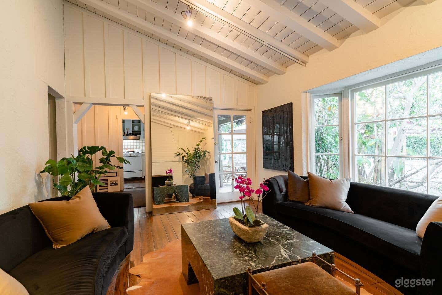 Late 30's Bungalow in West Hollywood.  Photo 2