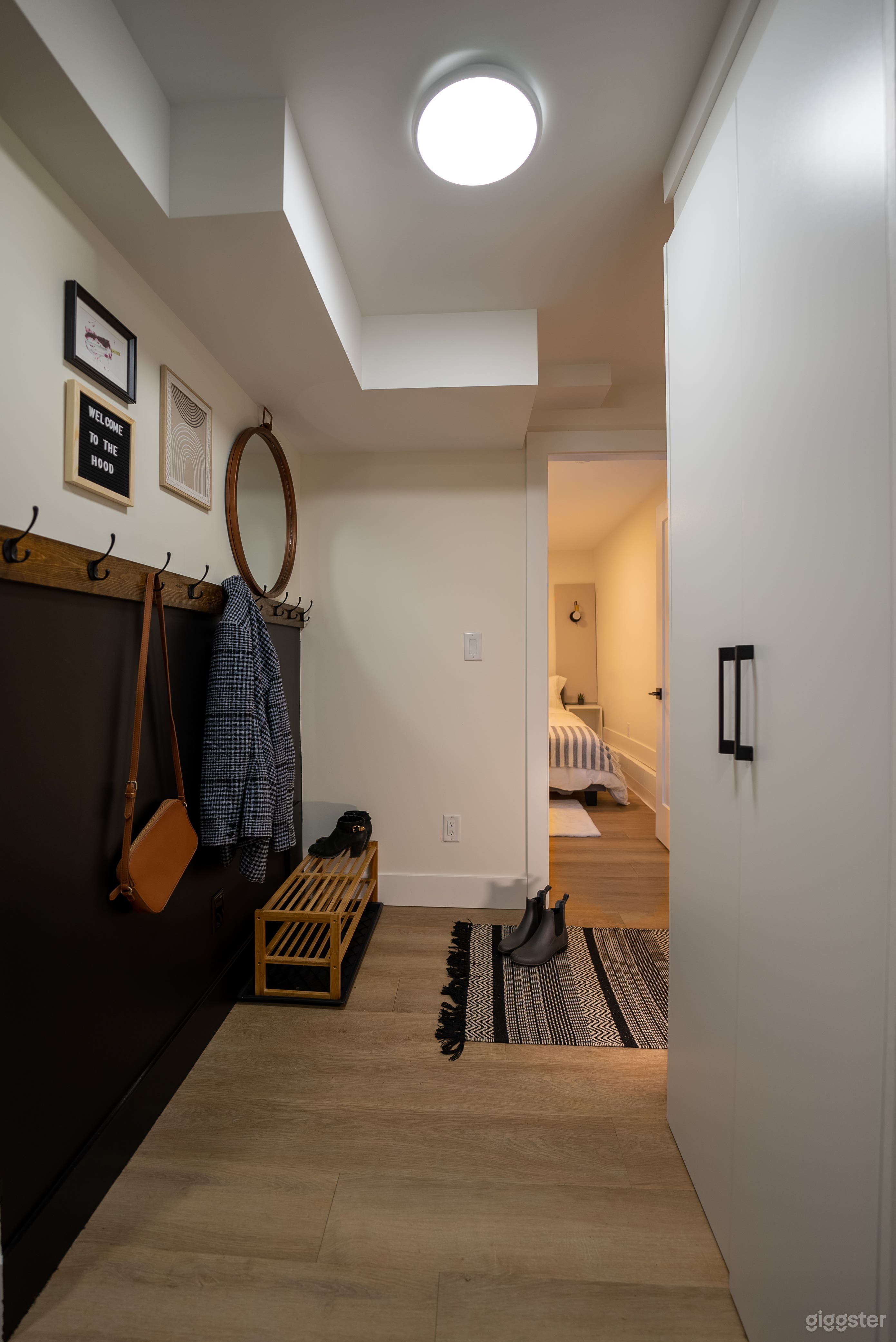 Spacious Mid-Century Magic Hideout Photo 2