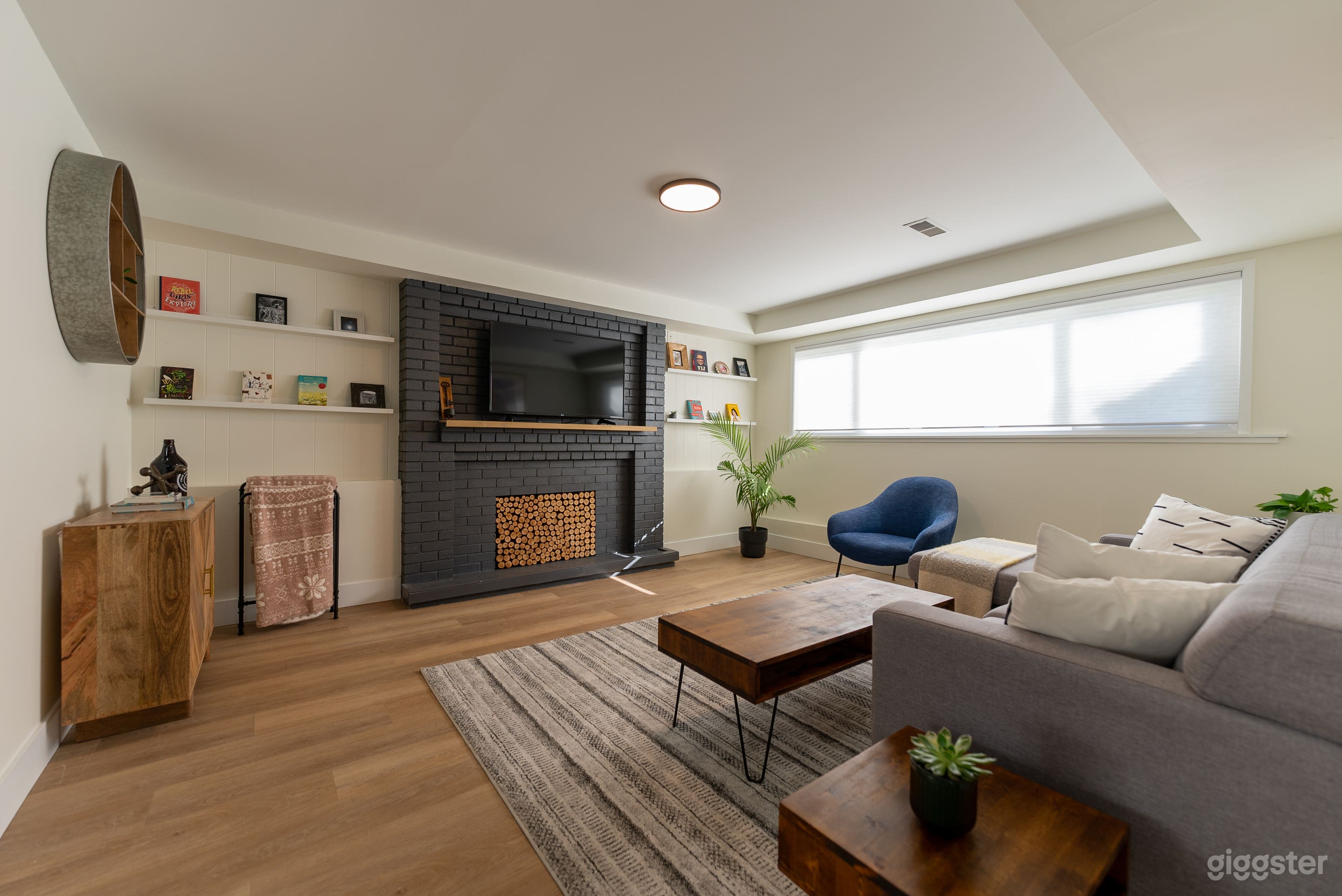 Spacious Mid-Century Magic Hideout Photo 1