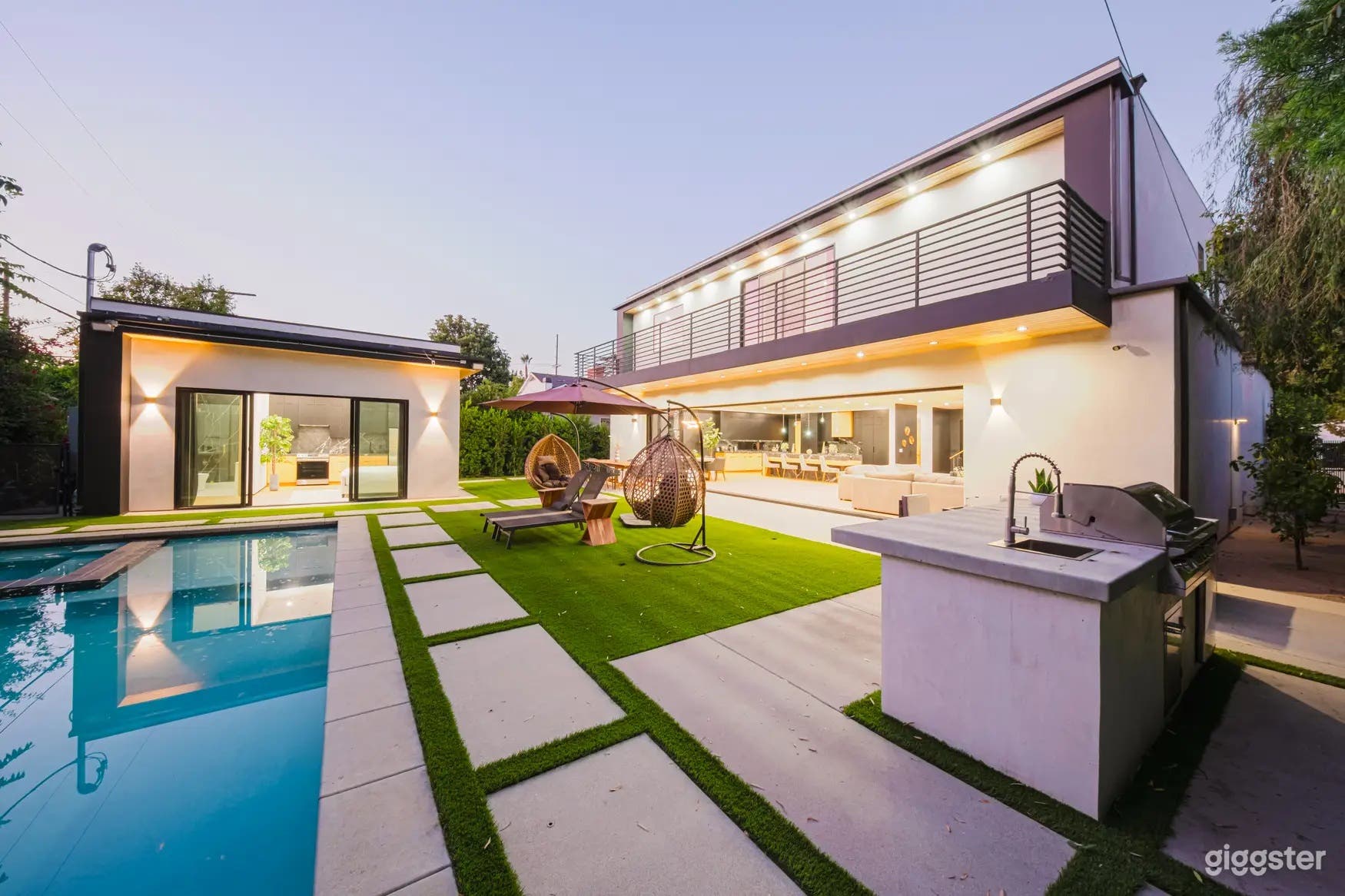 GLASS MODERN OUTDOOR POOL Photo 3