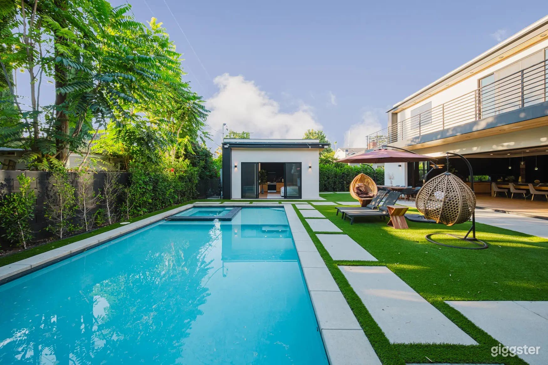 GLASS MODERN OUTDOOR POOL Photo 2