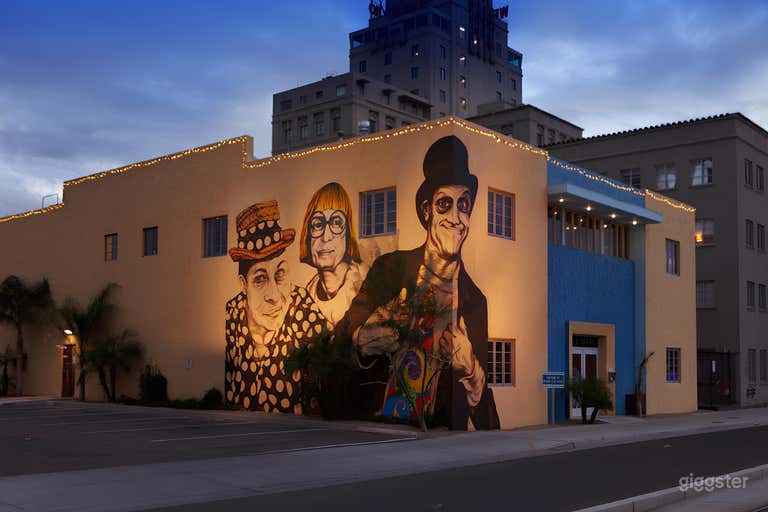  Art-Inspired Conference Room in Studio 