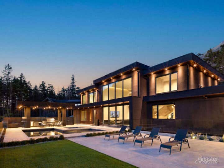 Luxury pool in Whistler Photo 4