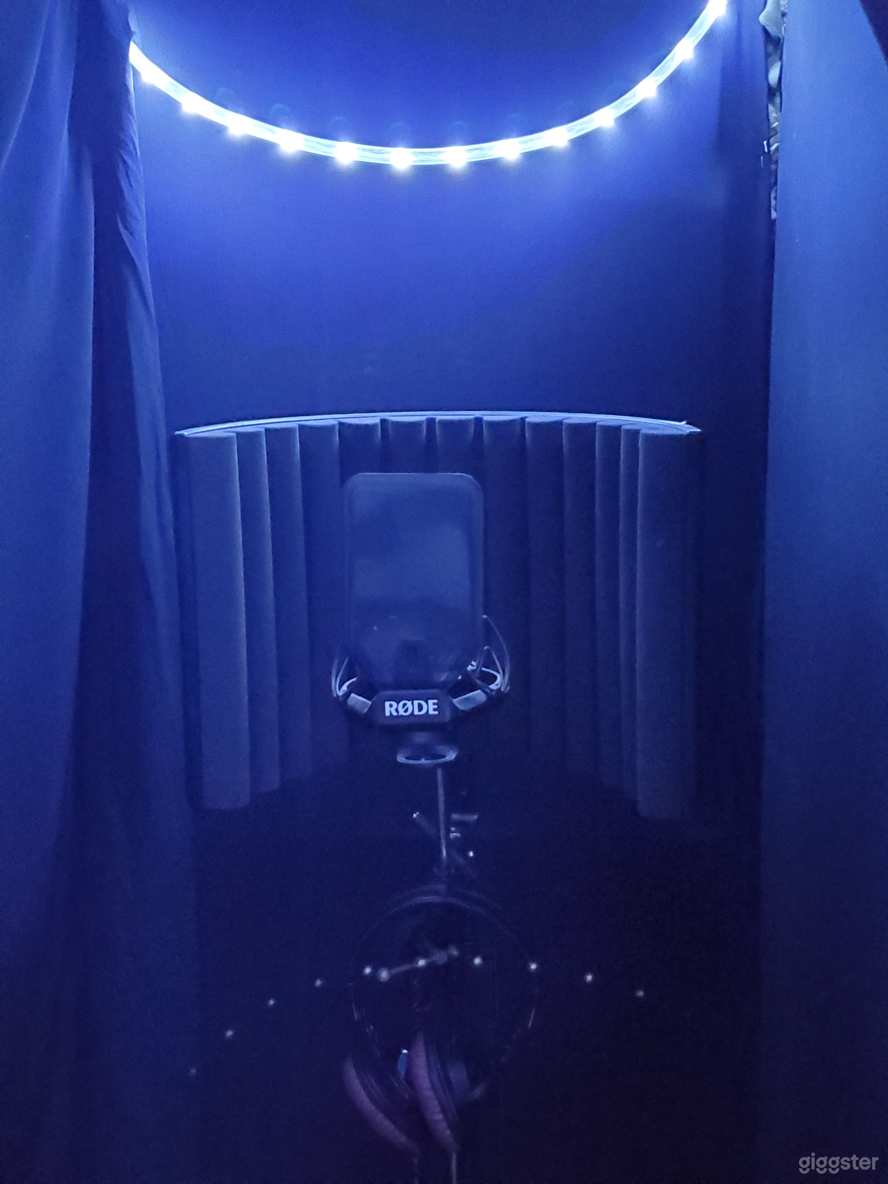 Cozy space for solo artists/producer to be in a focused zone Photo 3