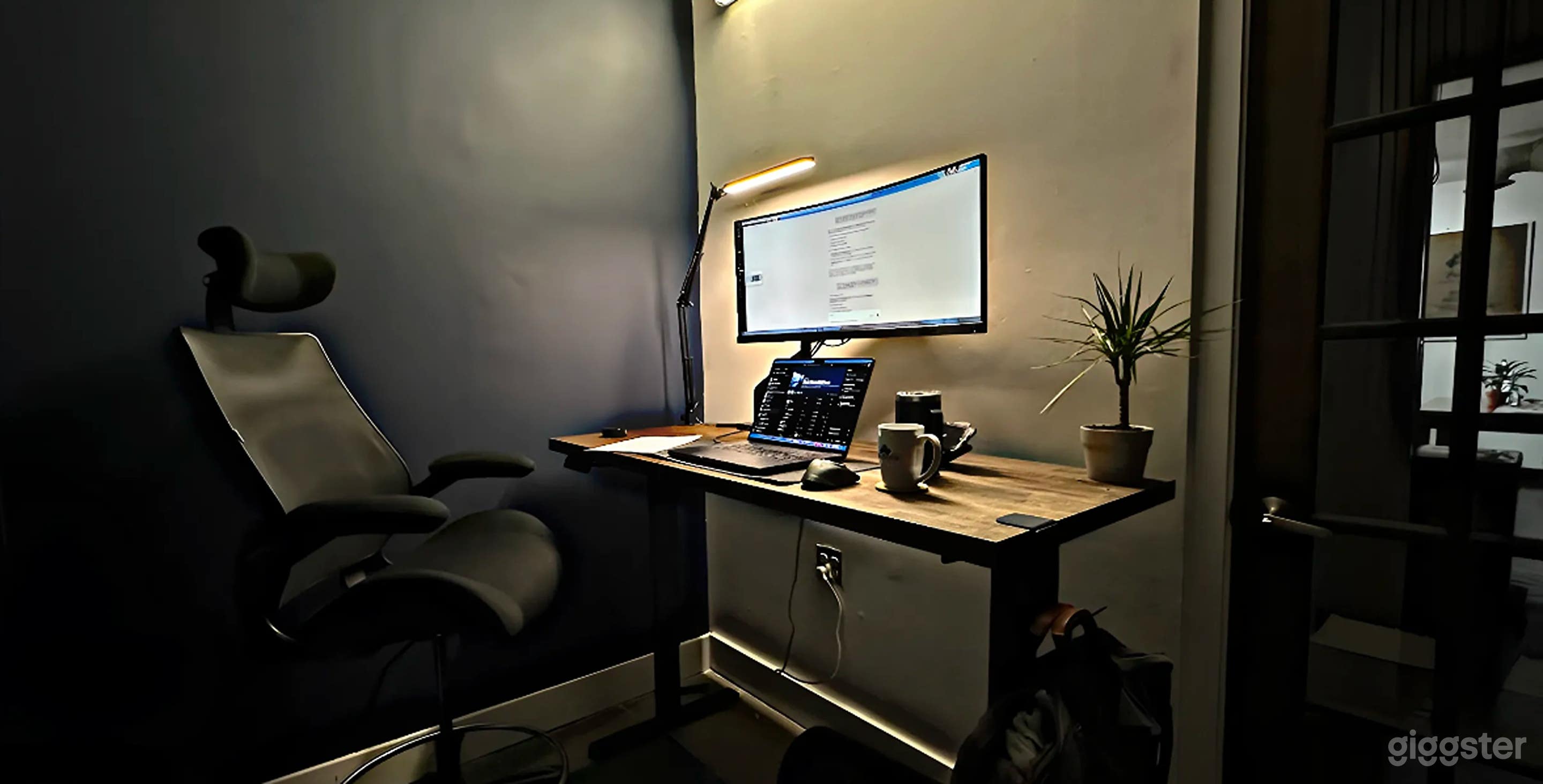 Flexible Back Office Space Photo 1
