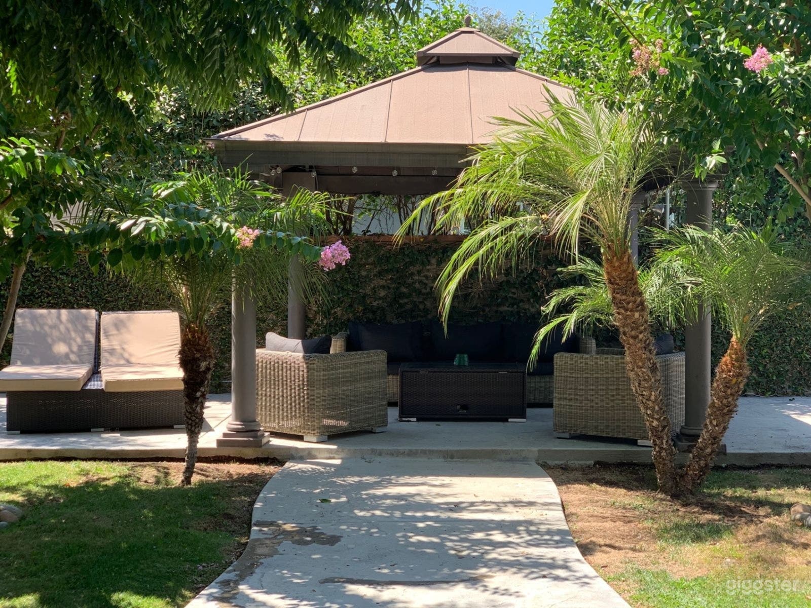 Backyard Garden Oasis Photo 3