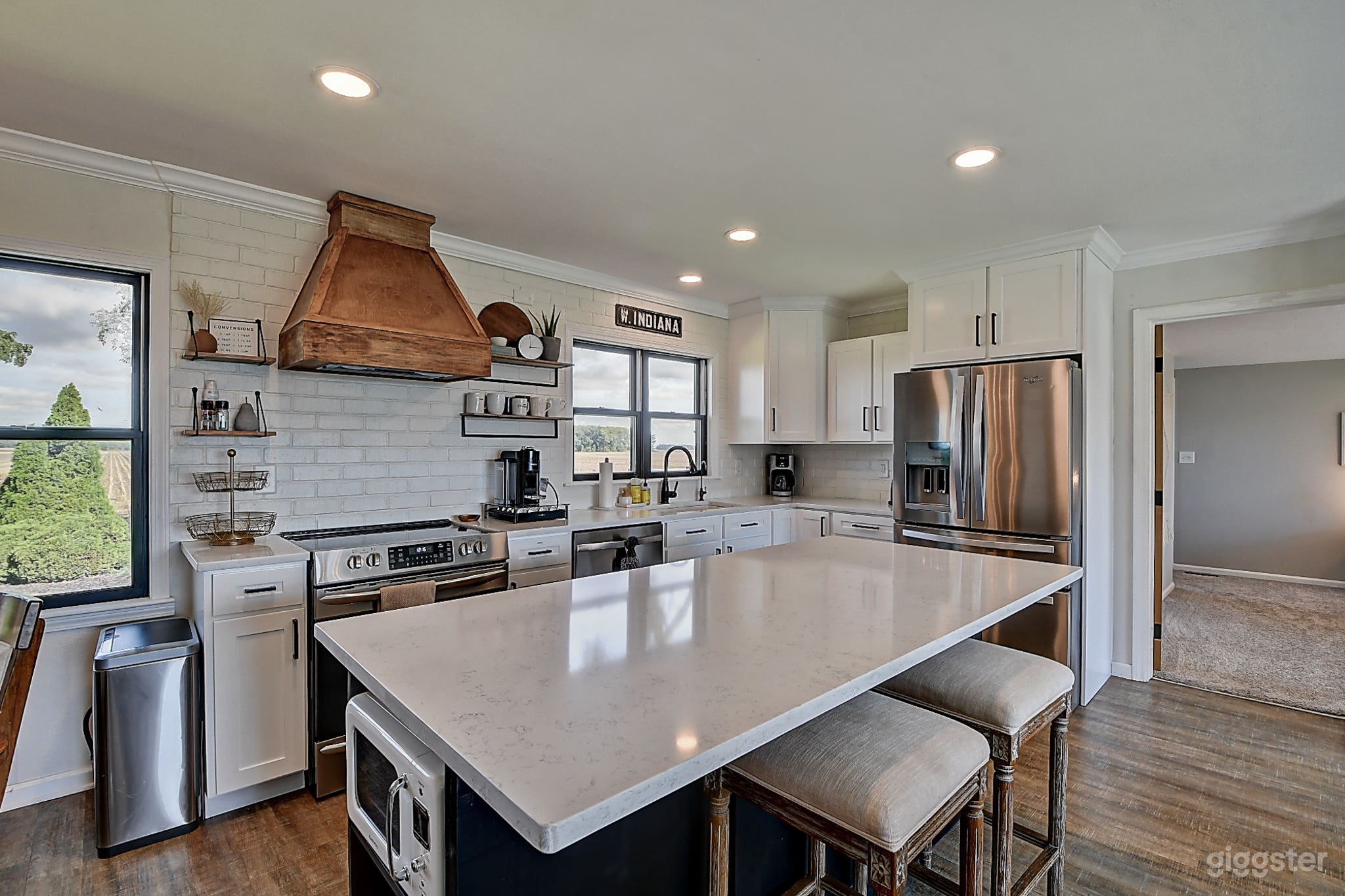 Modern Farmhouse Retreat Photo 2