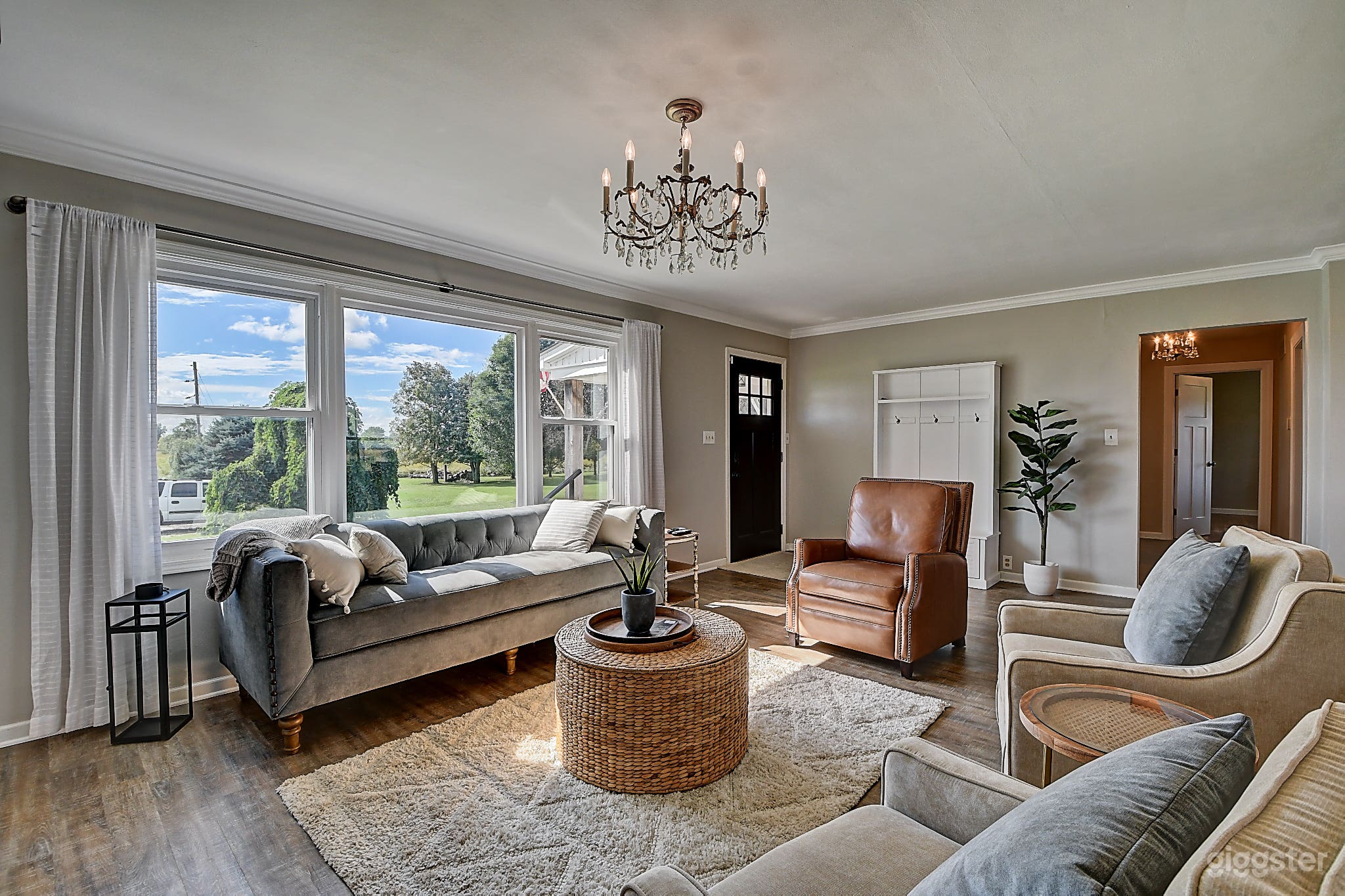 Modern Farmhouse Retreat Photo 3