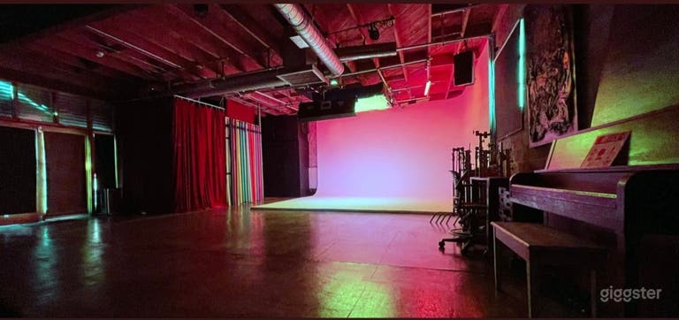  Pre-Lit RGB Cyc Studio – Eagle Rock (Ground Floor) 
