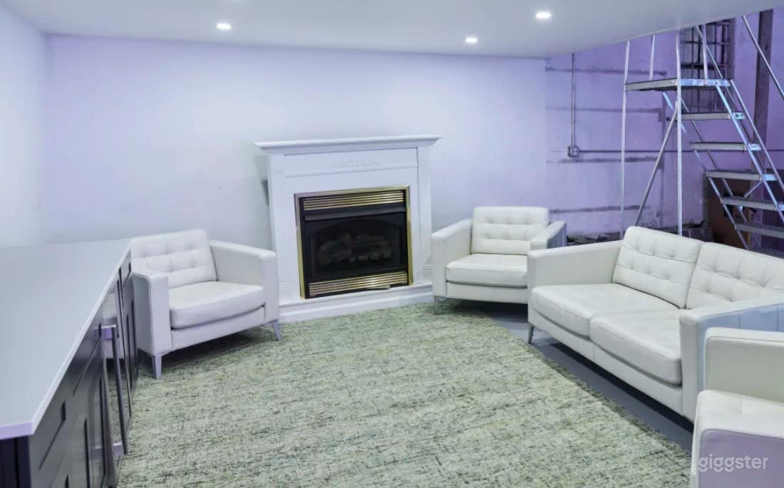 Pittsburgh studio with White and Green Cyc (Full Buyout) Photo 4