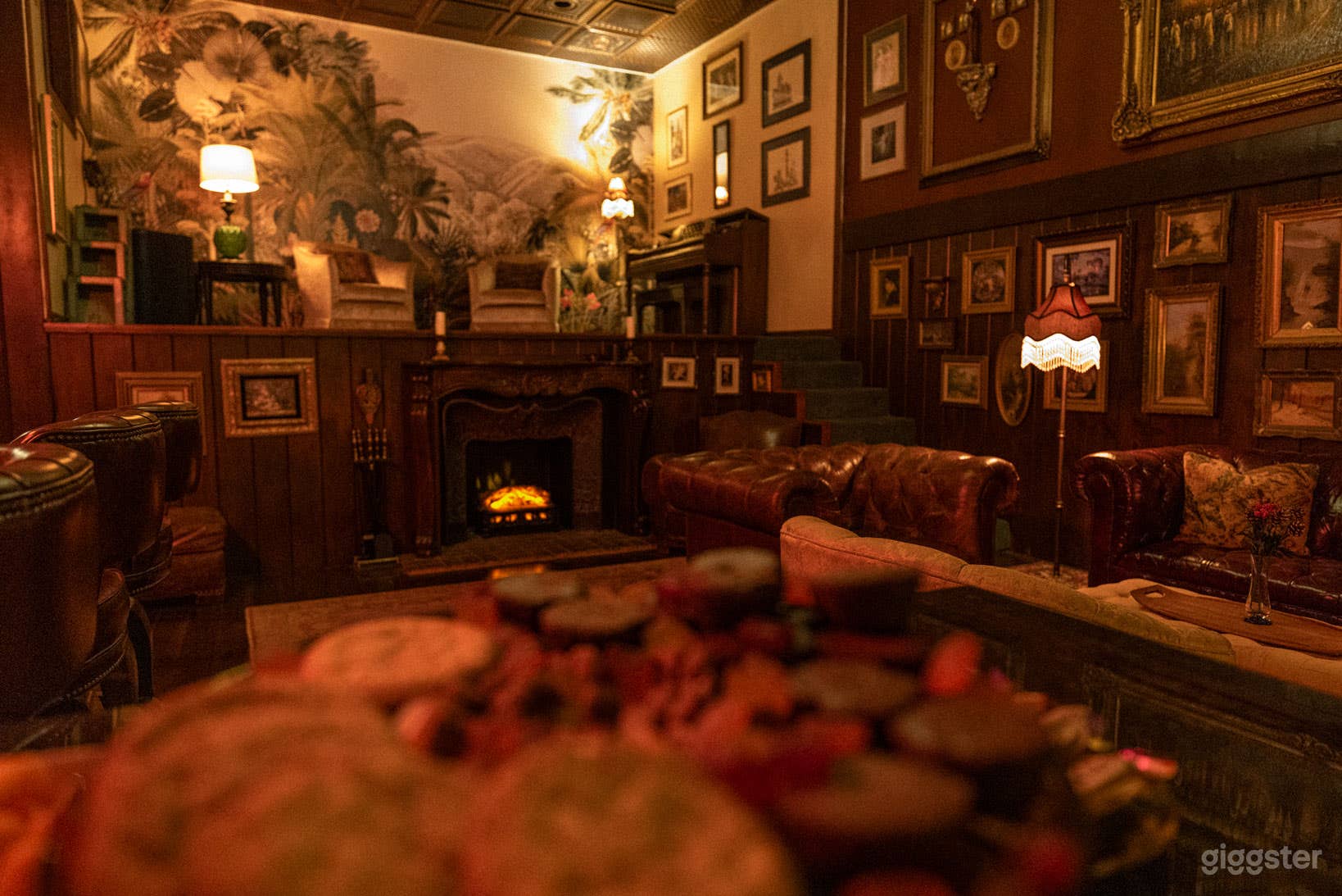 Victorian SpeakEasy Bar Lounge + Fireplace & Stage Photo 3
