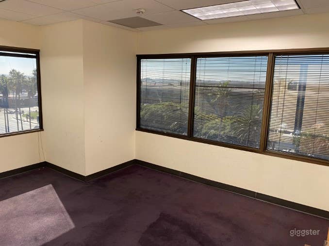 Suite 690: BLACK GRANITE (LAX) Photo 4