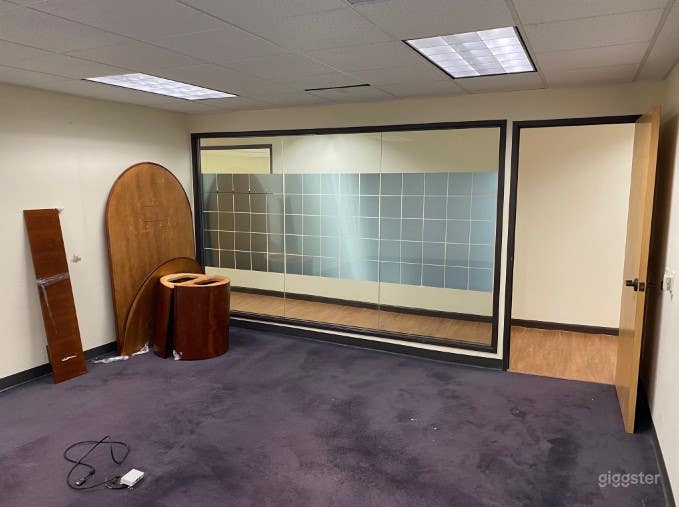 Suite 690: BLACK GRANITE (LAX) Photo 3