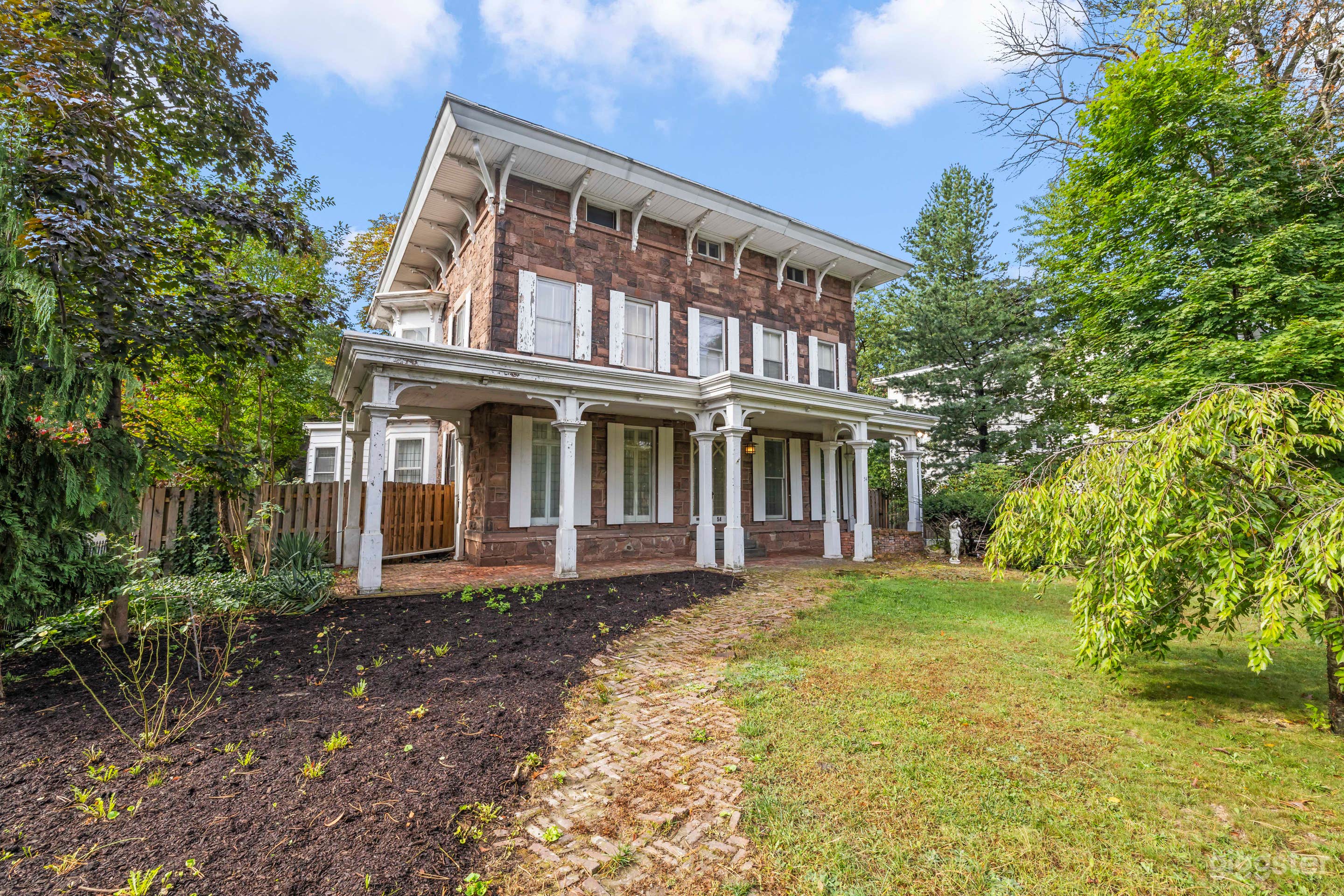 Historic Colonial Home For Rent In Forest Hills Photo 1