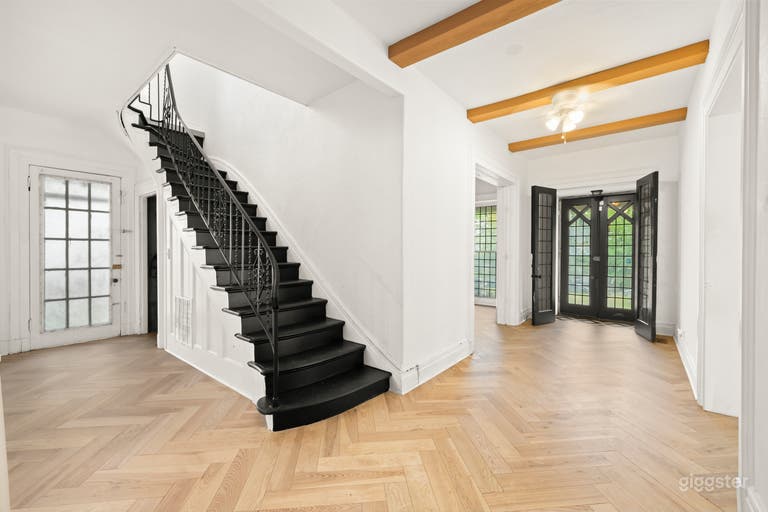  Historic Colonial Home For Rent In Forest Hills 