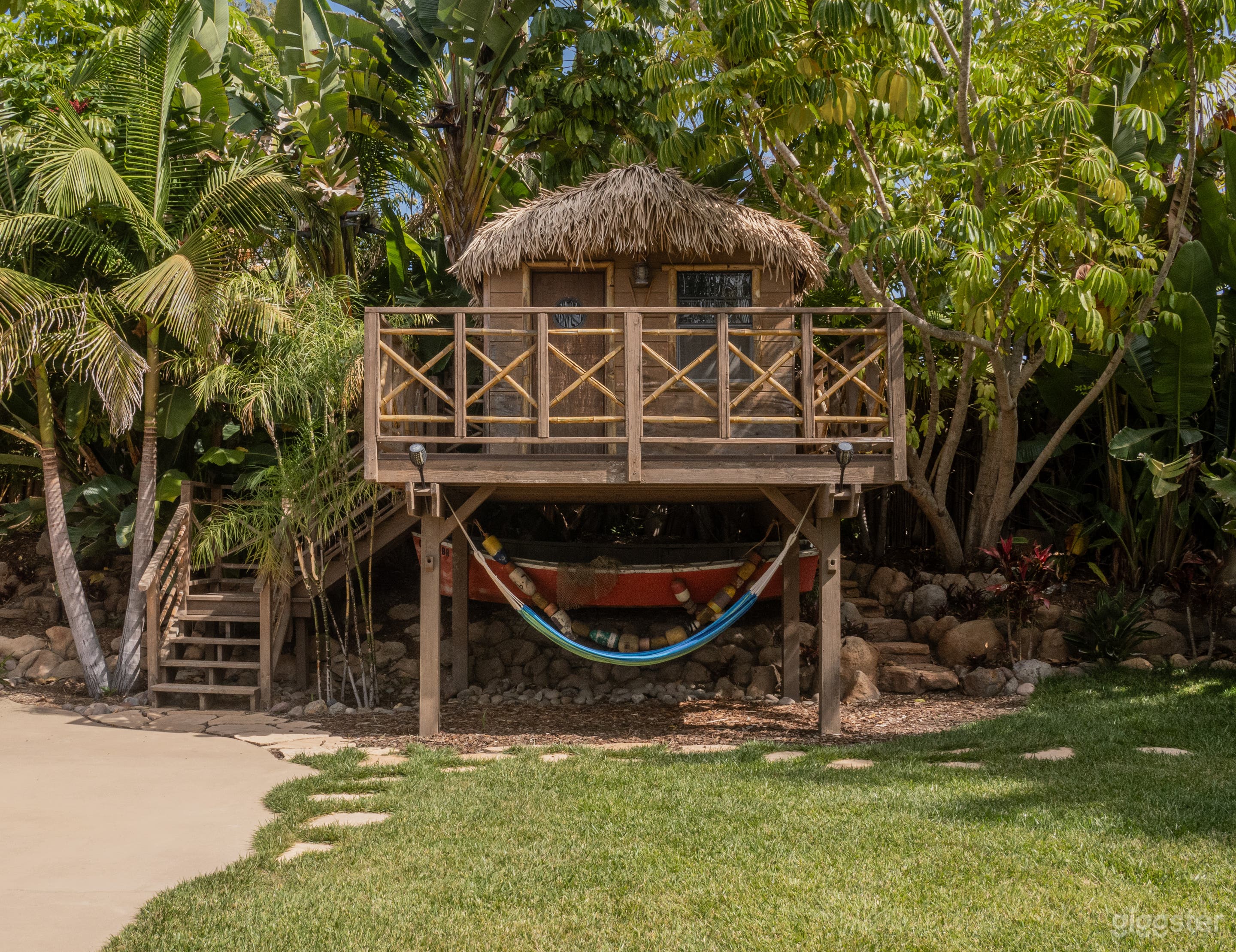 Lush Exotic Tropical Themed Outdoor Space Photo 3