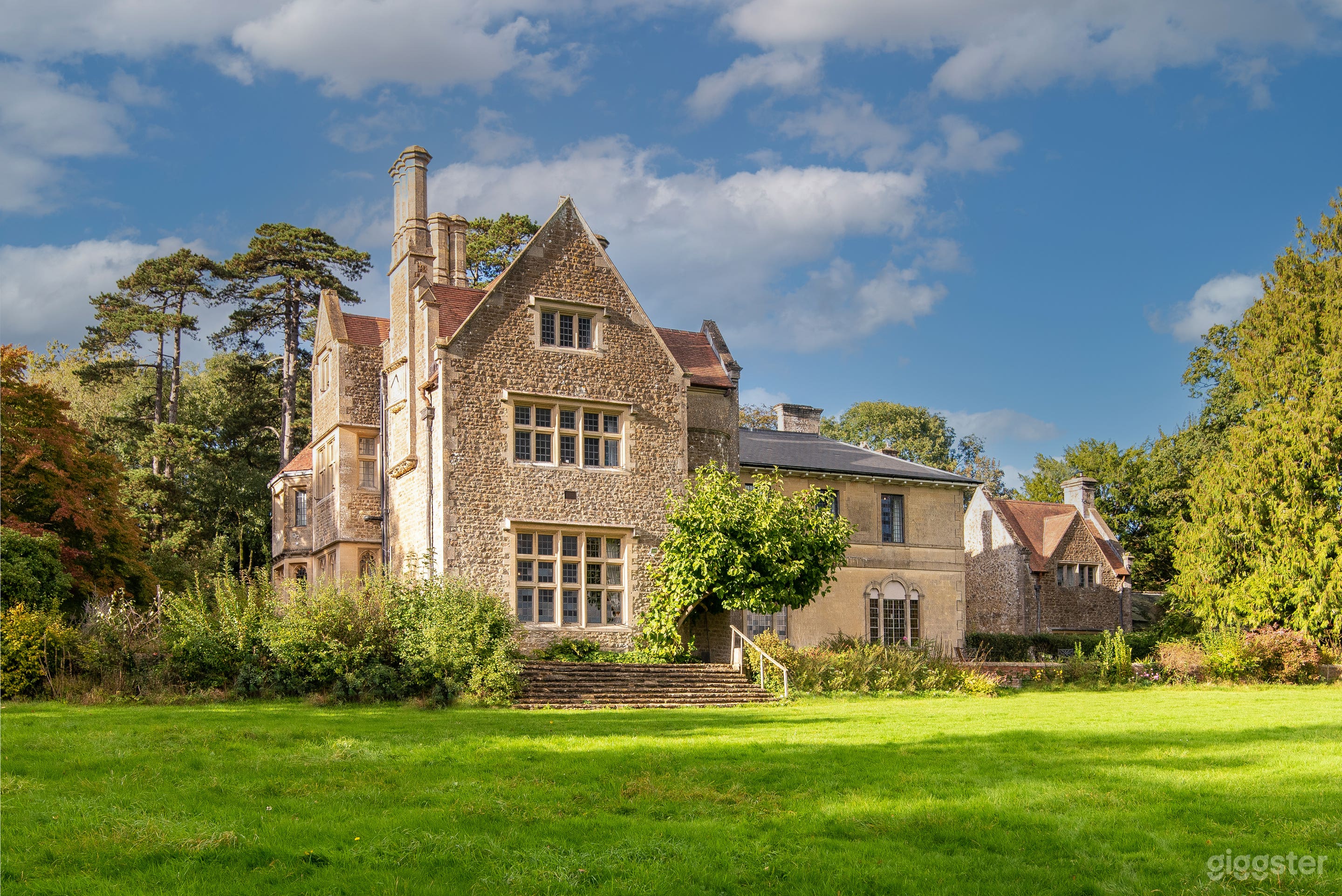 A Grand, Luxurious Victorian Manor House in 6.5 Acres Photo 1