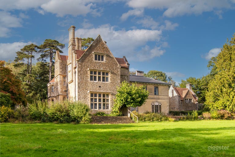 A Grand, Luxurious Victorian Manor House in 6.5 Acres 