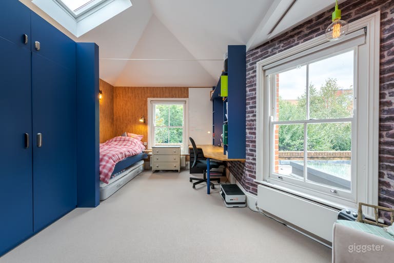  Killieser House with an open kitchen and fish tank 