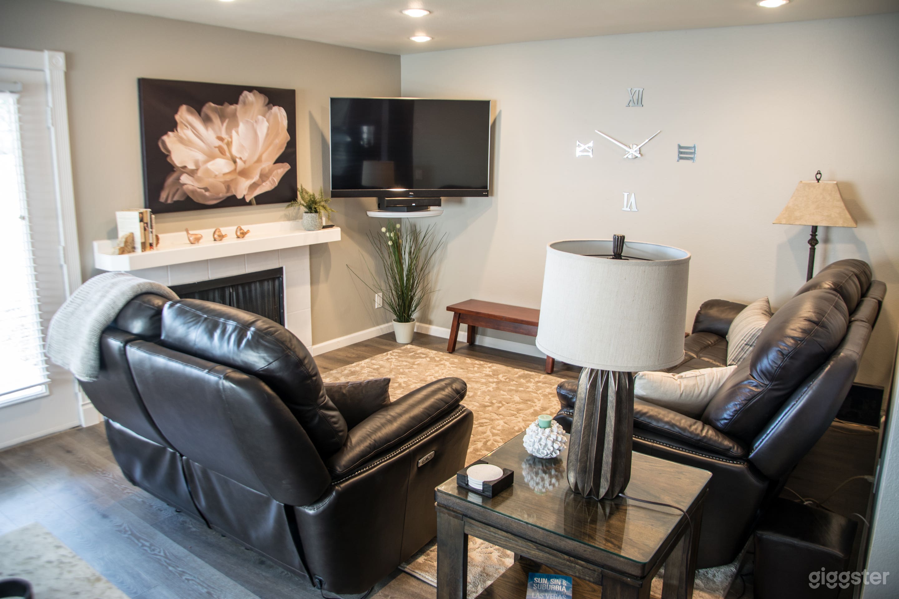 1980's Family Home Tastefully Furnished in-grd SPA Photo 1