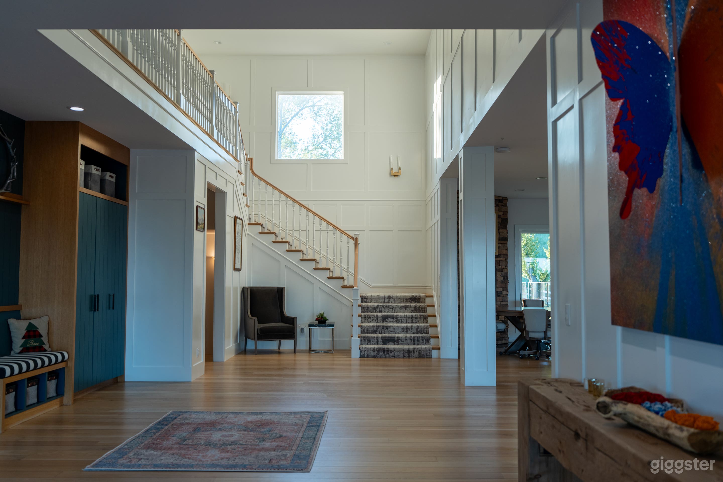 Rustic Elegance: 4BR/4BTH Retreat on 10 Acres Photo 3