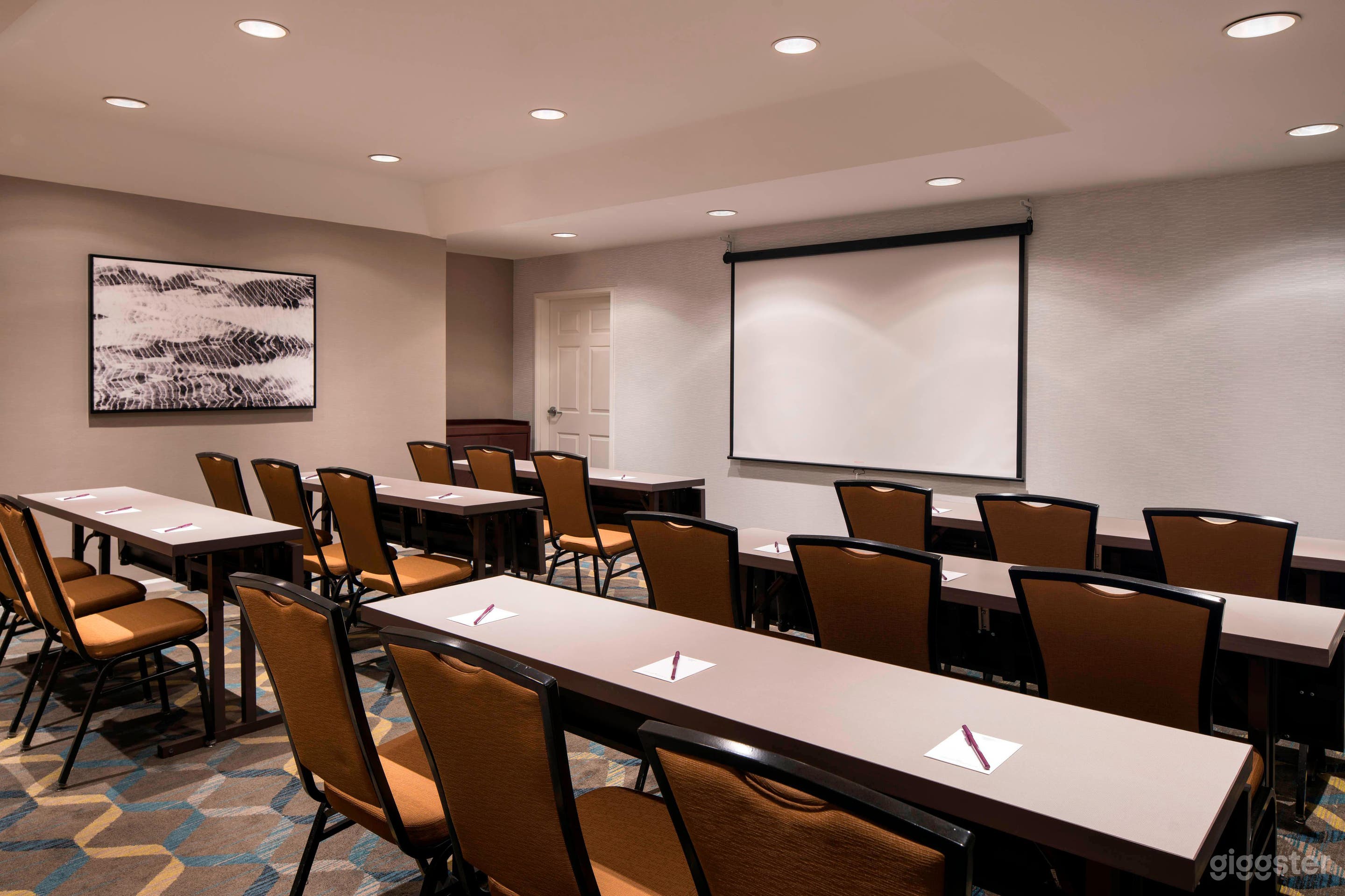 Sala de reuniones cómoda para 20 personas Foto 1