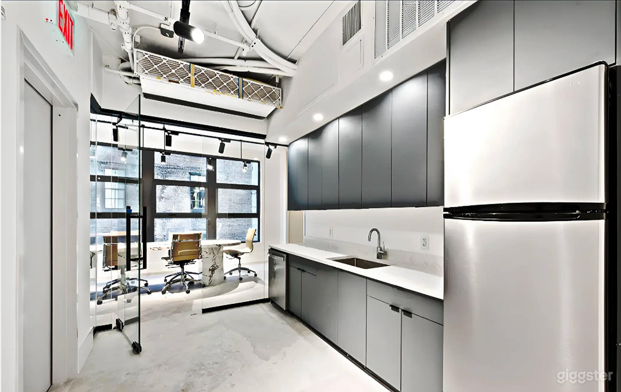 Bright Creative Photo Studio Photo 4