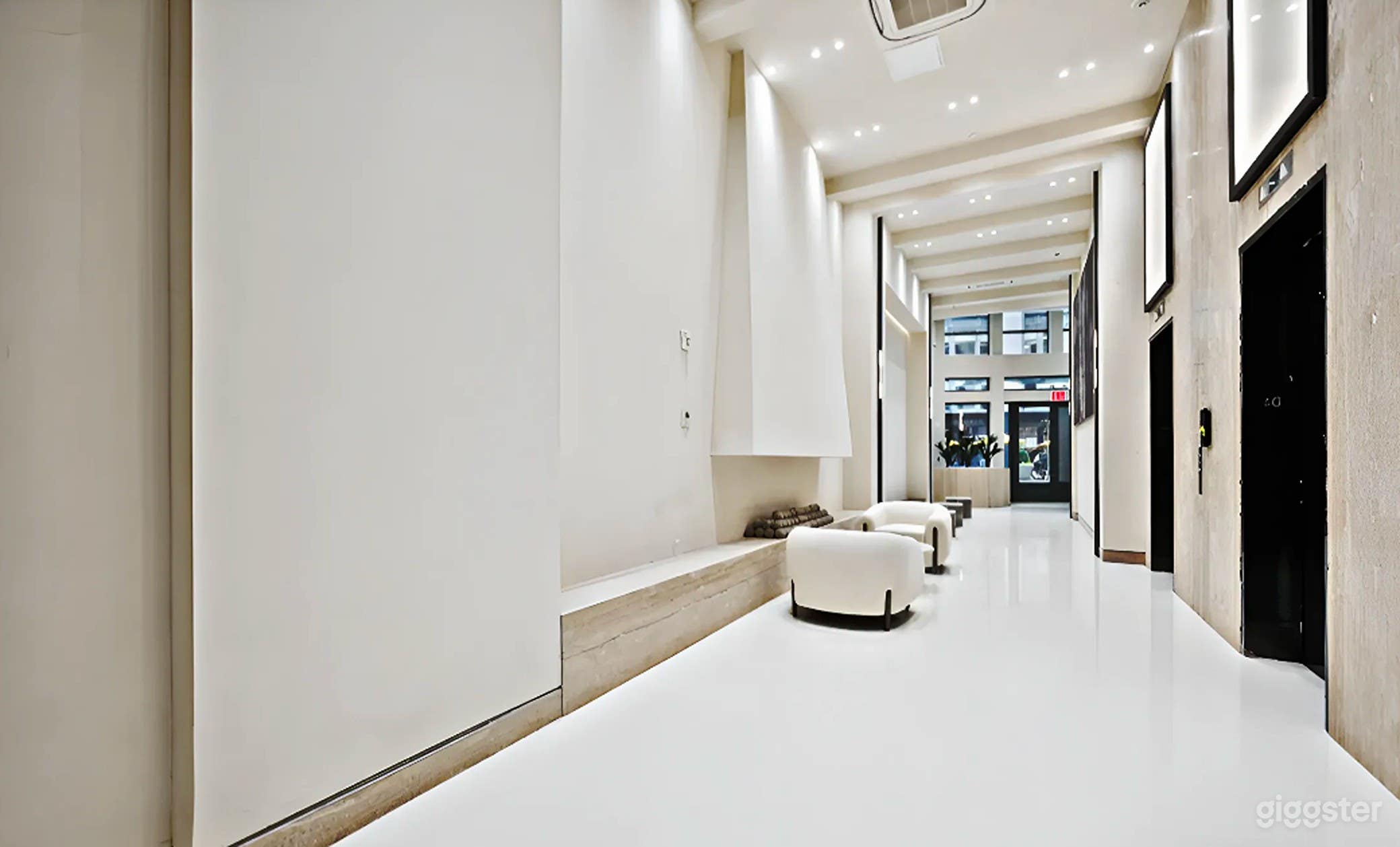 Bright Creative Photo Studio Photo 2