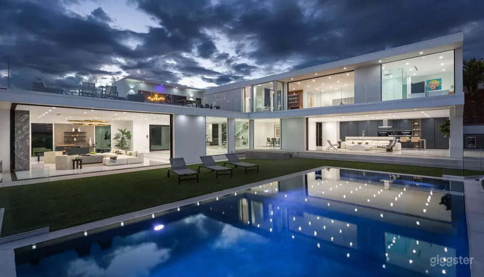 SuperHost-Modern Mansion in the Hills Photo 1