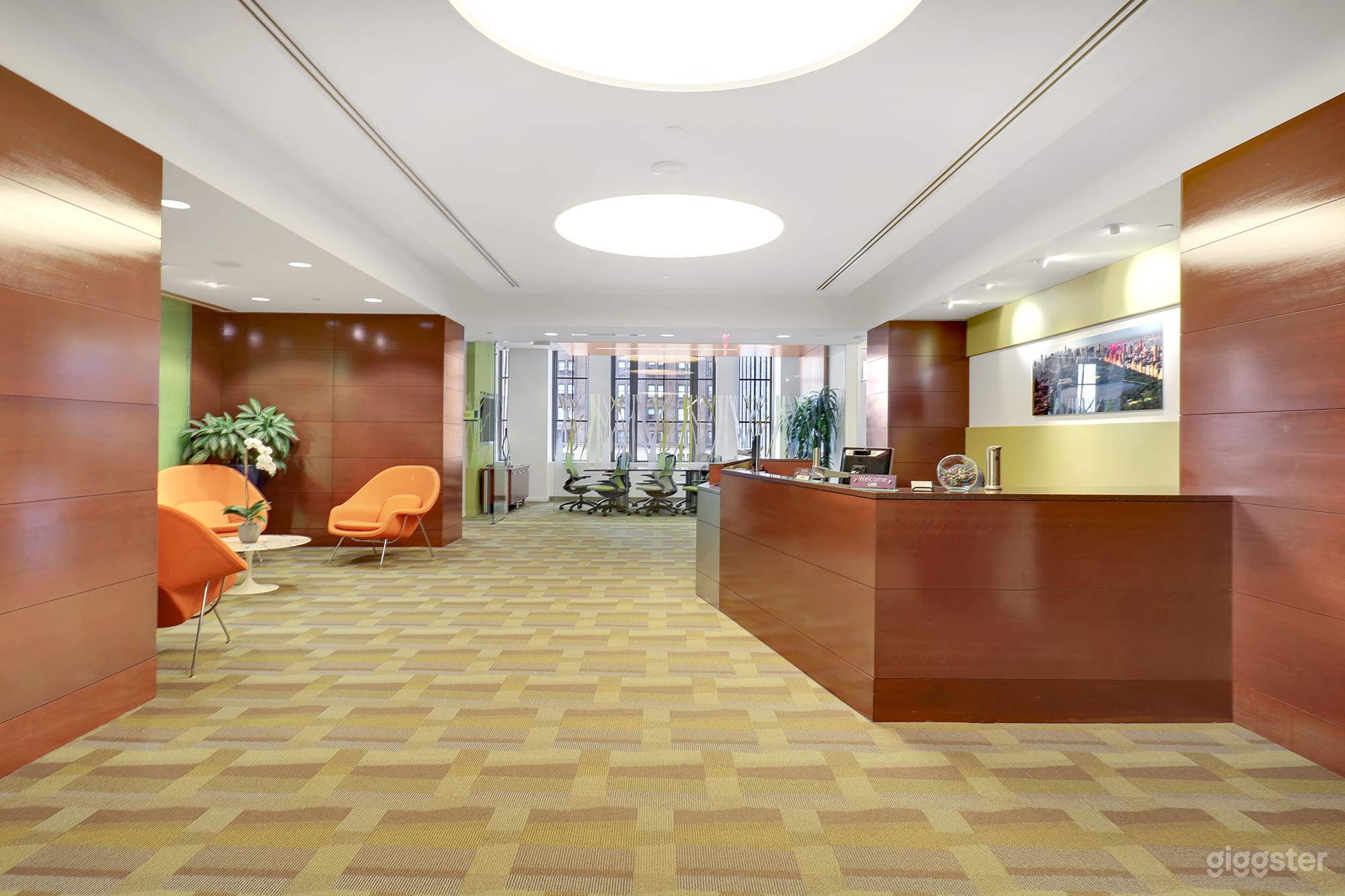 Five Person Meeting Room in New York Photo 4