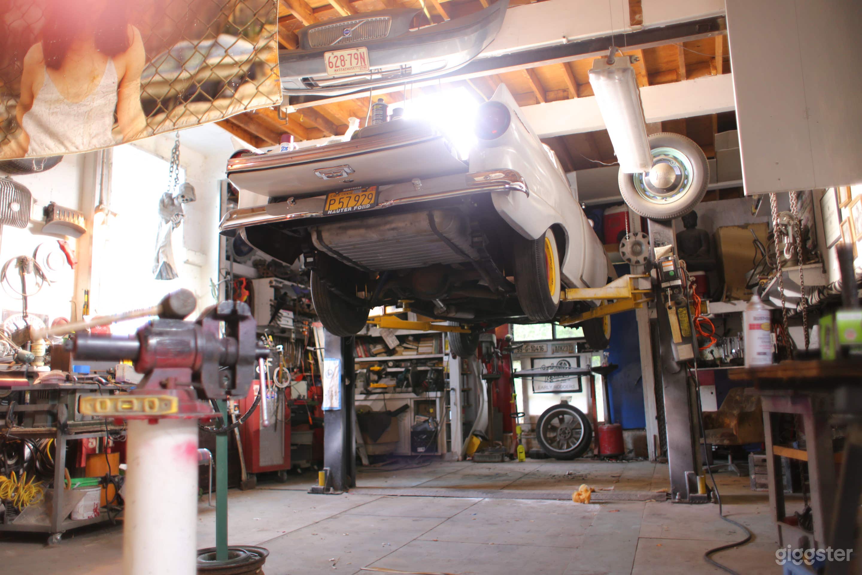 MOVIE CAR GARAGE / MECHANIC'S SHOP / SOUNDSTAGE Photo 1