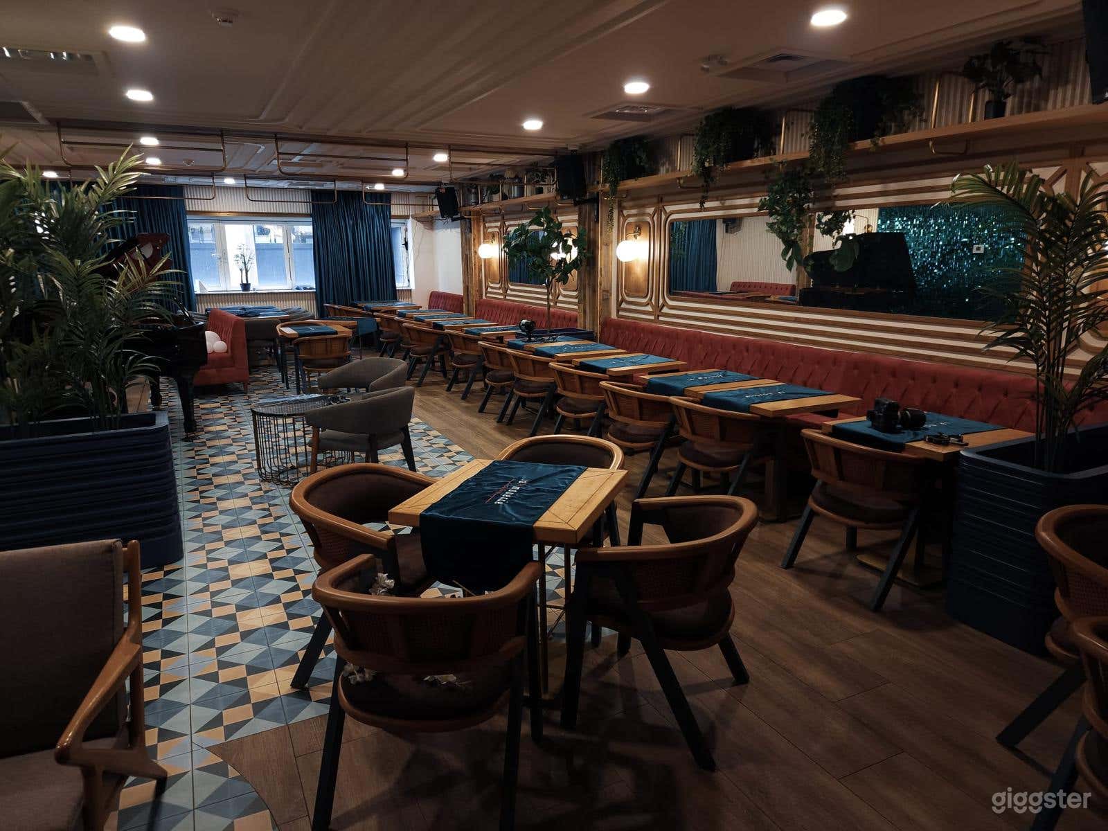 Chic &amp; Modern Lounge in Toronto Photo 2