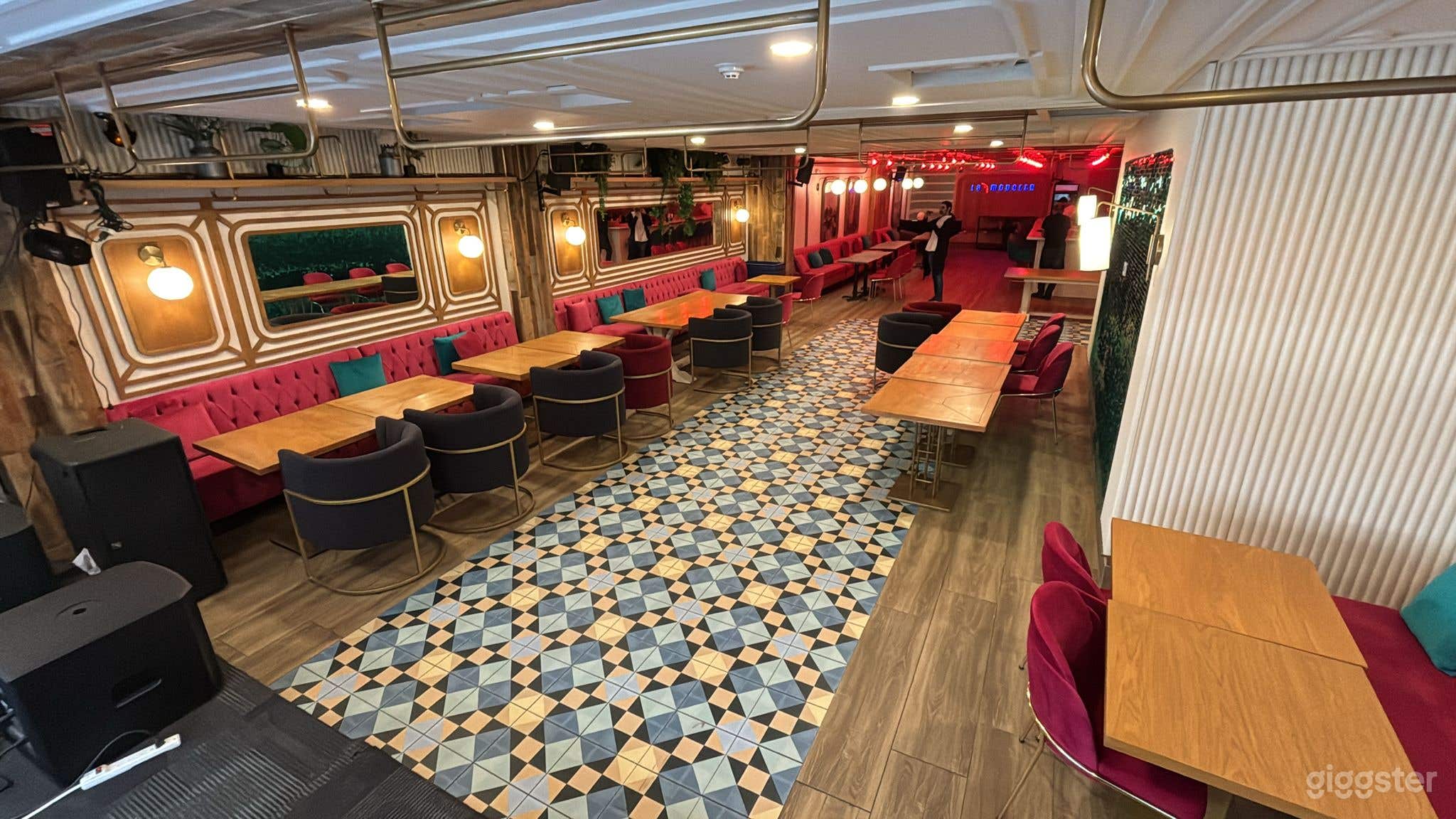 Chic &amp; Modern Lounge in Toronto Photo 3