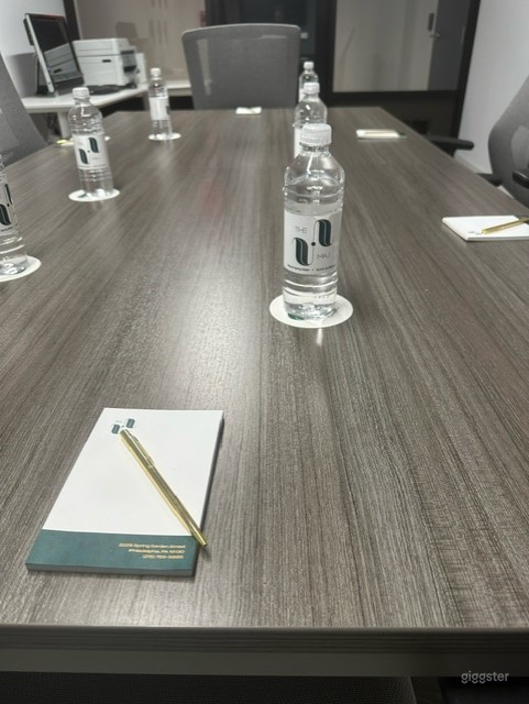 Sleek Meeting Room Photo 4