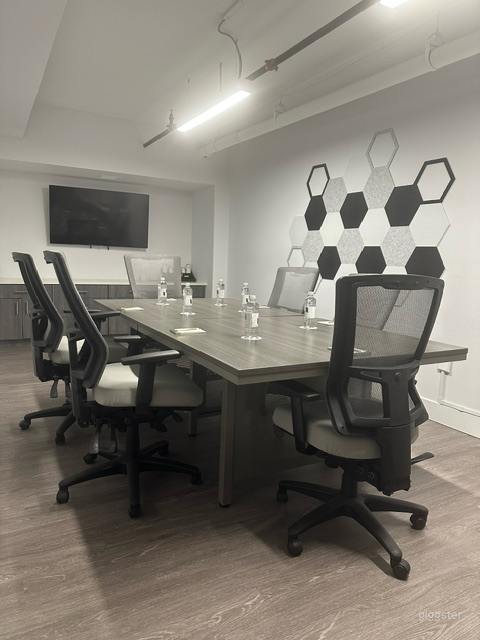 Sleek Meeting Room Photo 3