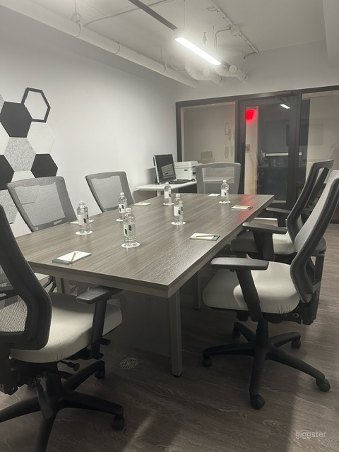 Sleek Meeting Room Photo 2